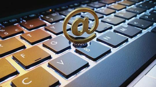 企業(yè)建設(shè)網(wǎng)站和網(wǎng)站建設(shè)公司打教導(dǎo)需要注意什么呢？